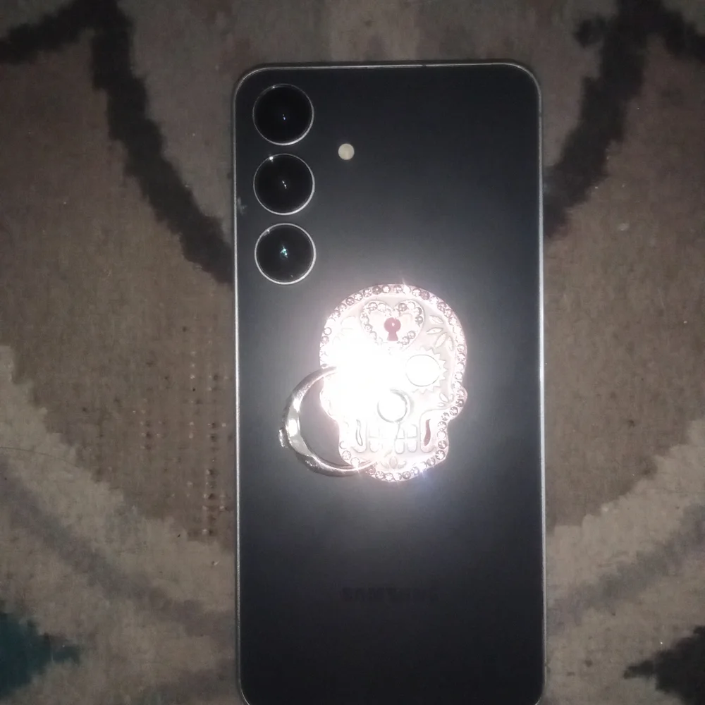 Samsung Black Phone with Silver Skull Keychain
